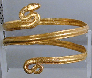 brazalete romano con forma de serpiente